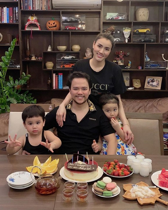 Từ một nữ tiếp viên hàng không đến giải Á hậu Phụ nữ Việt Nam 2005, lọt top 15 siêu mẫu thế giới năm 2006 và sau đó lấn sân phim ảnh, ca hát… Trang Nhung khiến nhiều đồng nghiệp kiêng nể, fan ngưỡng mộ và công chúng bất ngờ về tài năng. Thế nhưng, ở đỉnh cao sự nghiệp, Trang Nhung lại kết hôn với chồng doanh nhân.