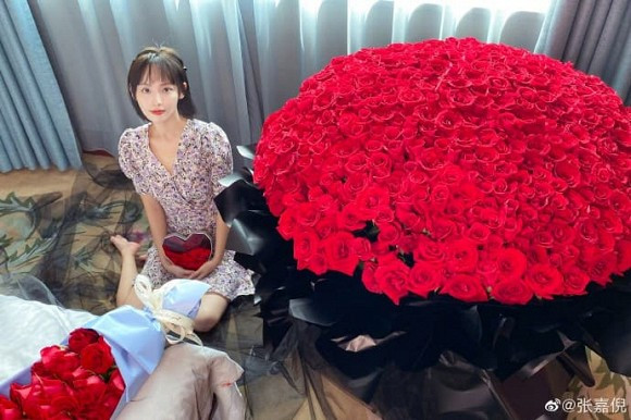 Su that nga ngua Duong Mich duoc tinh tre tang 999 doa hong-Hinh-3