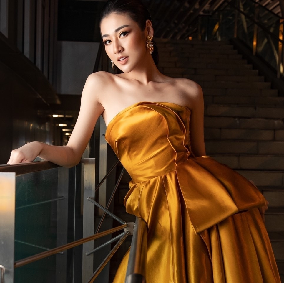 Nhan sắc của cô được mọi người khen ngợi ngày càng xinh đẹp, mặn mà.