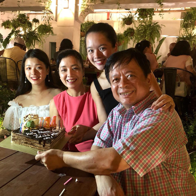 Nghệ sĩ Chiều Xuân có tổ ấm hạnh phúc với 2 cô con gái xinh đẹp, cô đã lên chức bà ngoại.