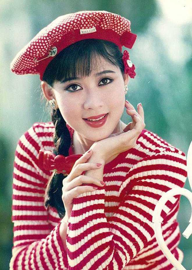 Diễm Hương sở hữu nhan sắc dịu dàng, đôi mắt to tròn, gương mặt đằm thắm thuần chất người con gái Việt Nam. Hình ảnh của cô lúc bấy giờ "phủ sóng" khắp Việt Nam trên các tấm lịch treo tường, bìa sổ lưu bút, băng rôn...