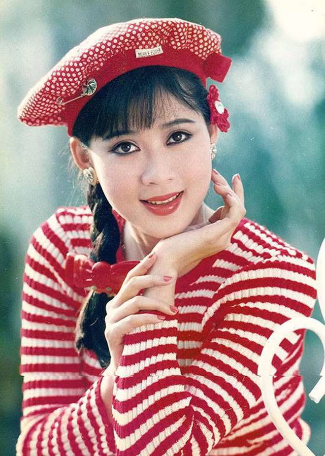 Diễm Hương sở hữu nhan sắc dịu dàng, đôi mắt to tròn, gương mặt đằm thắm thuần chất người con gái Việt Nam. Hình ảnh của cô lúc bấy giờ "phủ sóng" khắp Việt Nam trên các tấm lịch treo tường, bìa sổ lưu bút, băng rôn...