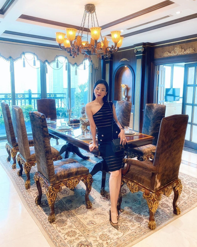 Lệ Quyên tiết lộ cân nặng: "Người đàn bà chỉ 45 kg cả giày. Mong manh và yếu đuối giữa cuộc đời".