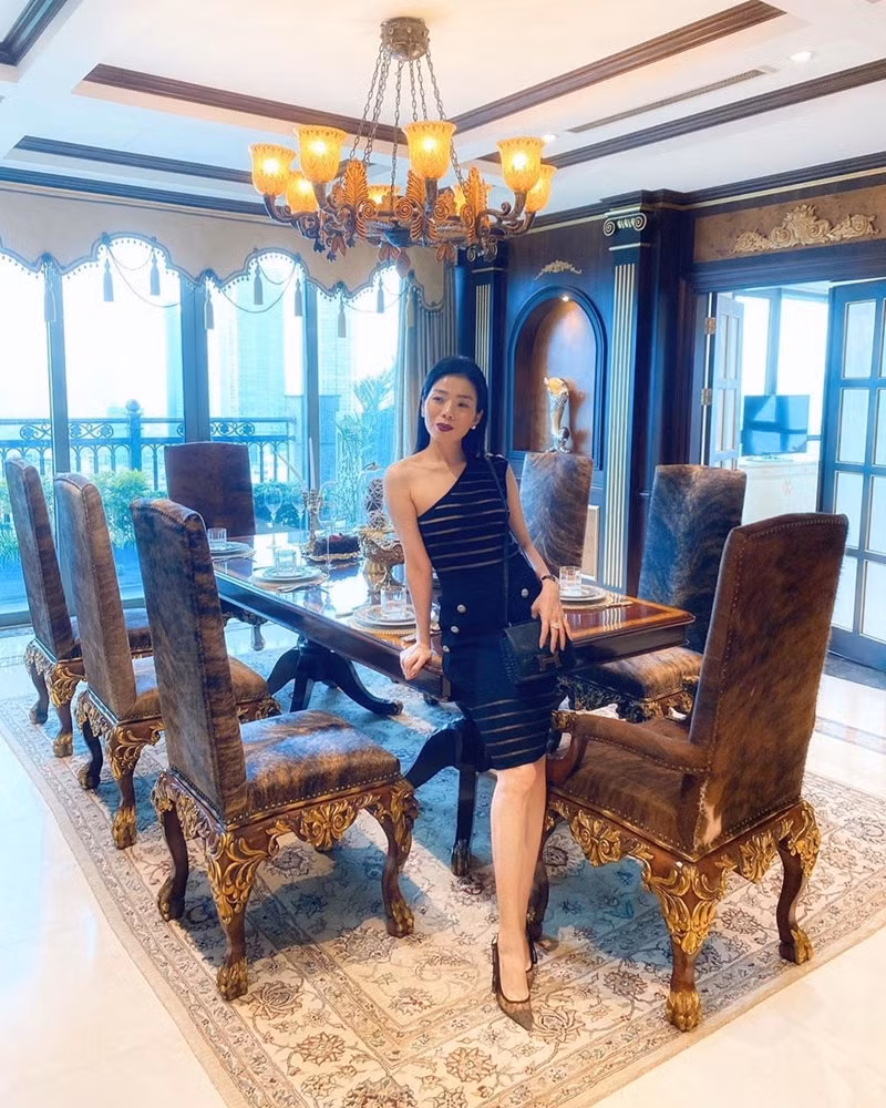 Lệ Quyên tiết lộ cân nặng: "Người đàn bà chỉ 45 kg cả giày. Mong manh và yếu đuối giữa cuộc đời".