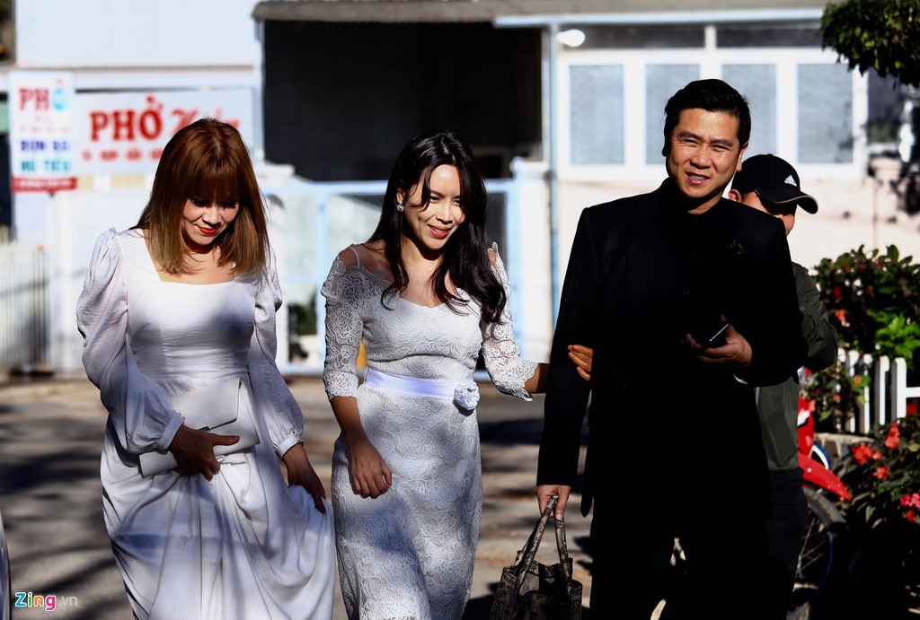 Đi cùng Hồ Hoài Anh và Lưu Hương Giang là nhạc sĩ Lưu Thiên Hương. Ba người quen biết và làm việc với Tóc Tiên - Hoàng Touliver trong khá nhiều chương trình như The Remix (Hoà âm ánh sáng), The Voice (Giọng hát Việt)... Ảnh: Zing.