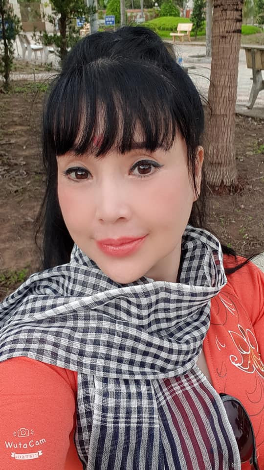 Nhiều người cho rằng nữ diễn viên đã phẫu thuật thẩm mỹ quá đà. Nhưng phía Lan Hương cho biết mình chỉ can thiệp đôi chút chứ không hề "sửa nát mặt" như những tin đồn thất thiệt đang lan truyền.