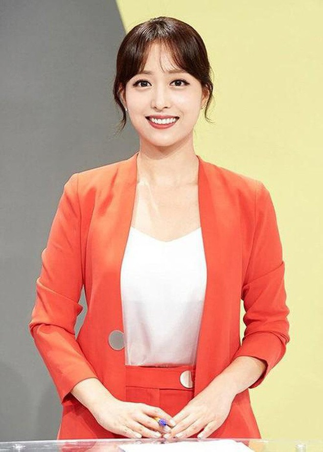 Không riêng Will Reeve, trước đó, nhiều BTV truyền hình trên thế giới cũng gặp phải các sự cố trang phục khi lên sóng. Ngày 24/2 vừa qua, MC Im Hyun Joo của đài truyền hình MBC tiết lộ cô không mặc nội y khi ghi hình chương trình tin tức thời sự được phát trực tiếp. Theo đó, nữ MC đã chia sẻ trên trang cá nhân rằng vào ngày 13/2, cô tham gia thử thách "no brassiere challenge” - không mặc áo ngực.