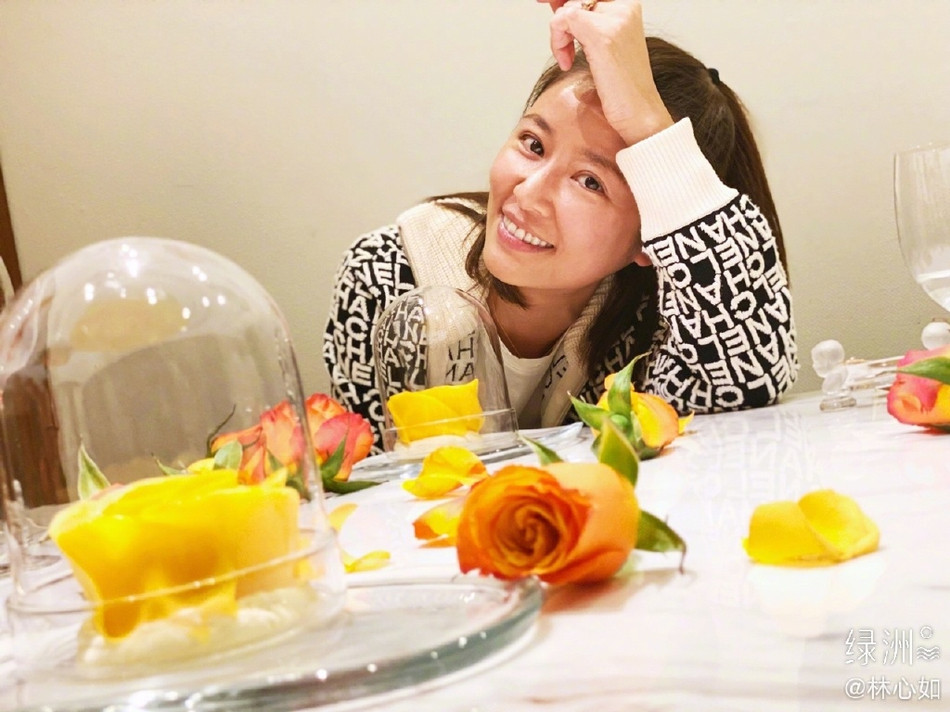 Những hình ảnh đời thường giản dị của bà xã Hoắc Kiến Hoa.