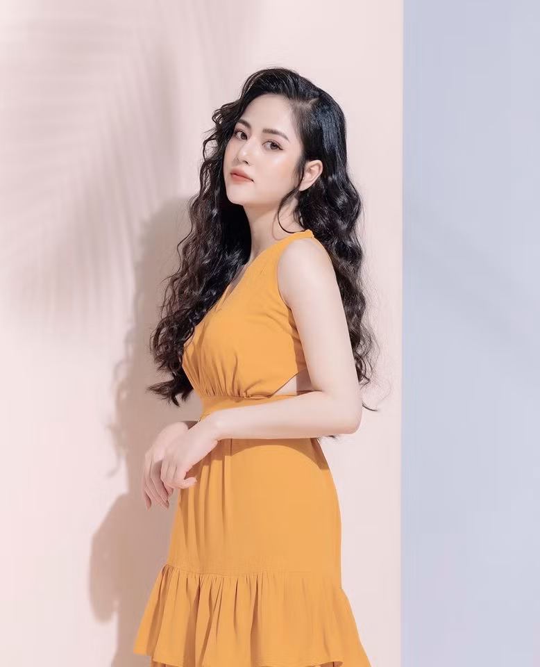 Nữ diễn viên sinh năm 1996 cho biết ban đầu khi đọc kịch bản cô chỉ nghĩ trong đầu là không biết là có làm được vai này hay không và sẽ khắc hoạ tính cách cô Đào này như thế nào do Việt Hoa ngoài đời không có chút nào liên quan đến nhân vật.