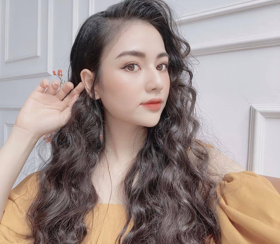 Cô tốt nghiệp ĐH Sân khấu điện ảnh năm 2018 và từng học cùng lớp với diễn viên Lương Thanh 'Hoa hồng trên ngực trái'.