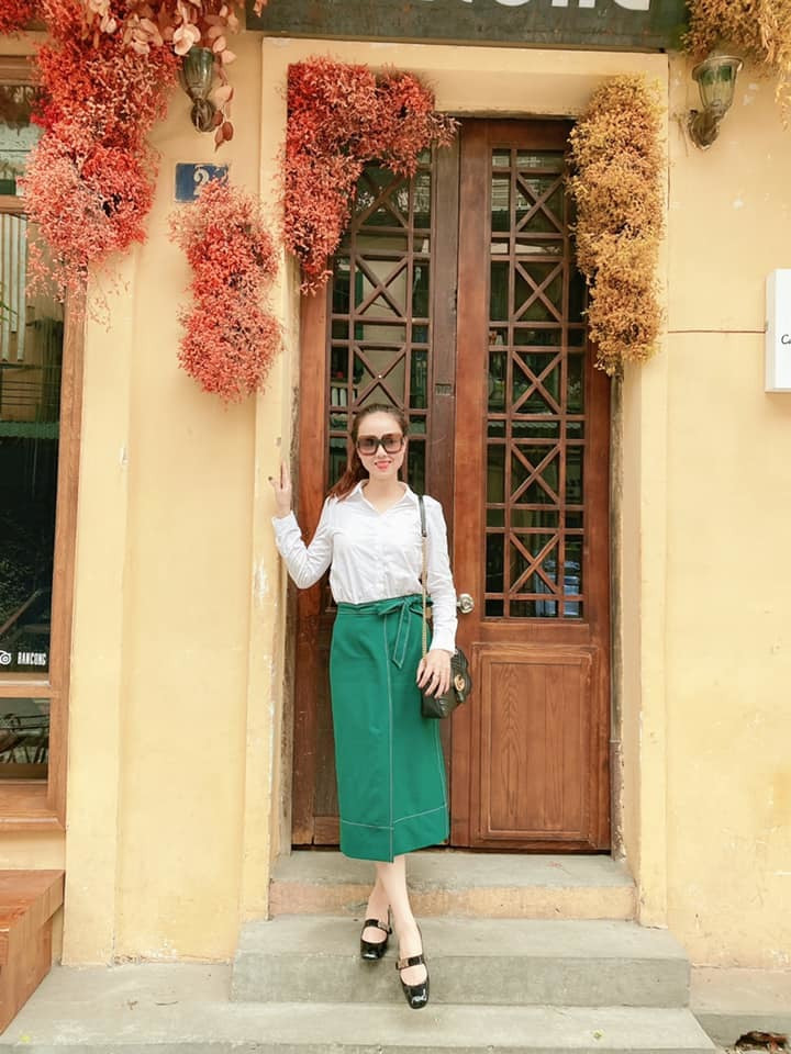 Đời thường, Ngọc Hà có phong cách thời trang năng động của một phóng viên.