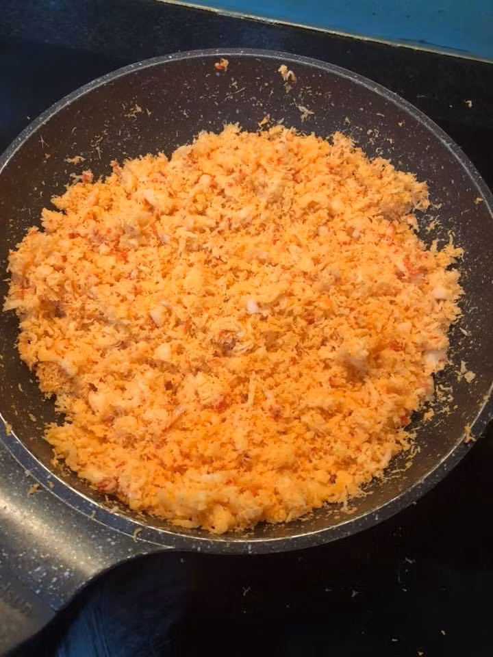 Món ruốc tôm khiến cô mất 2 tiếng vào bếp nhưng Ngọc Hà lại cảm thấy rất vui vì Công Lý rất thích ăn món này.