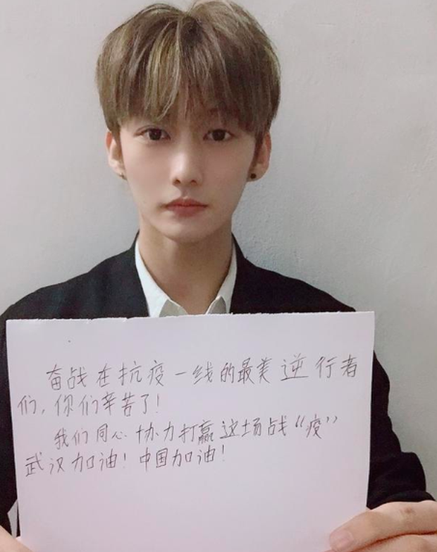 Nam ca si bi bat vi lua ban khau trang giua dich Covid-19-Hinh-3