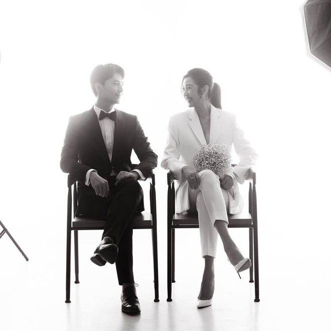 Lo anh cuoi cua Thuy Van va ban trai, co dau tao dang 