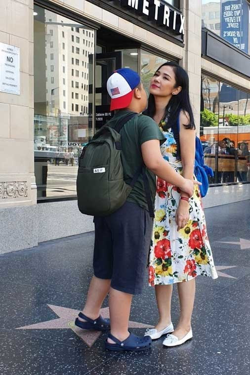 Hiện tại, hai mẹ con đang sống tại biệt thự nhà vườn ngập cây xanh và hoa quả tại Bình Dương.