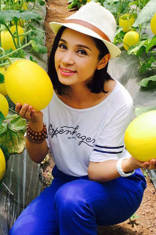 Nữ diễn viên tự hào mình là một nông dân chính hiệu khi thường xuyên chăm sóc vườn rau quả.