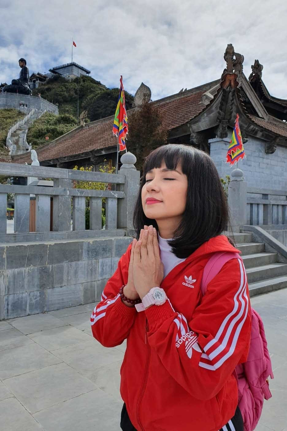 Cô thường xuyên đăng ảnh đi du lịch cùng con trai.