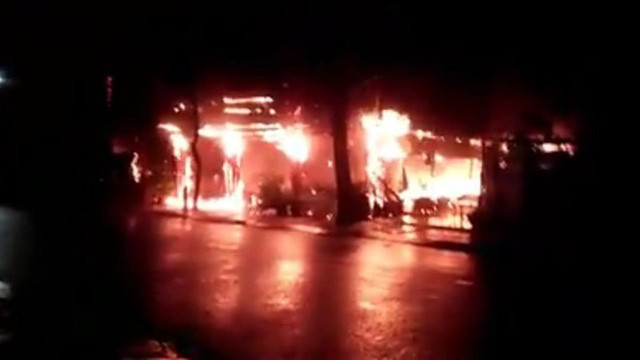 Nha hang cua MC Nguyen Khang o Phu Quoc chay rui trong dem