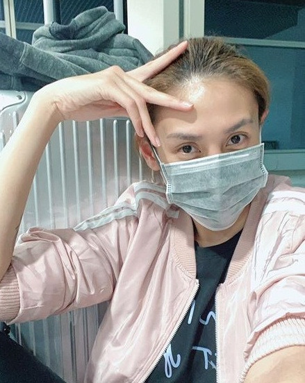 Trước siêu mẫu Võ Hoàng Yến nhiều sao Việt cũng thực hiện nghiêm túc việc cách ly sau khi trở về từ các điểm nóng dịch Covid-19 như: Châu Bùi, Lynk Lee...