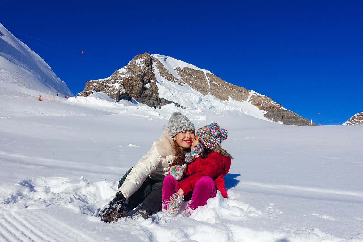 Mỗi khi có thời gian rảnh, cô thường cùng con gái đi du lịch khắp nơi. Ngoài ra, cô cũng dành thời gian tập thể dục như aerobic, nhảy zumba và tập yoga để có một cơ thể dẻo dai.