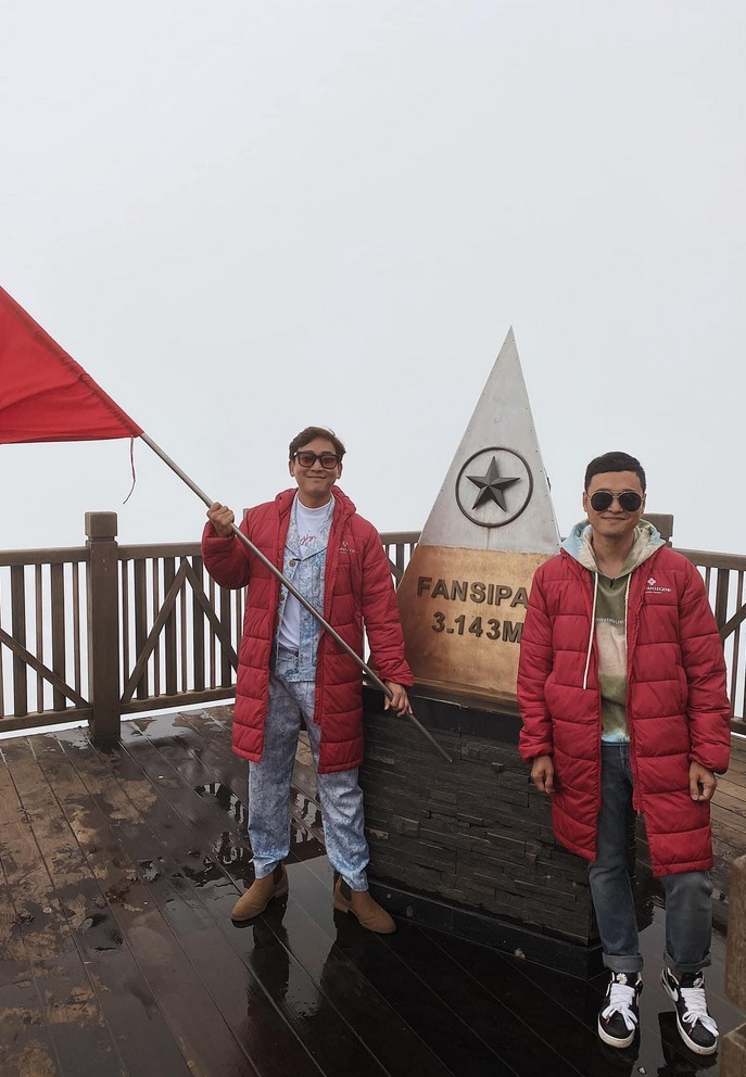Quang Vinh chia sẻ hình ảnh chinh phục đỉnh núi Phan-xi-păng cùng Hứa Vĩ Văn.
