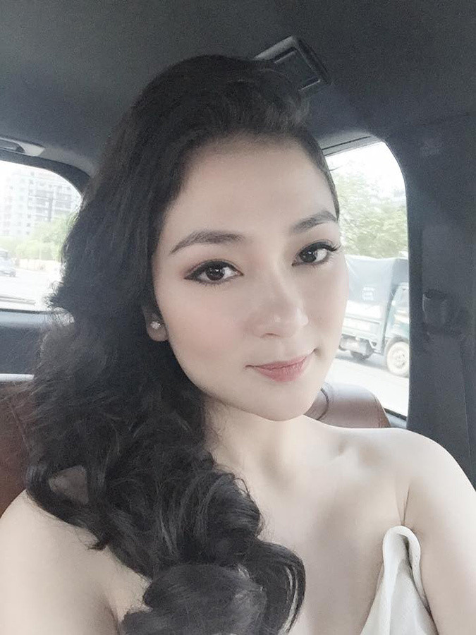 Sau 15 năm đăng quang thì hiện tại Hoa hậu Nguyễn Thị Huyền đang có cuộc sống vô cùng hạnh phúc. Và điều khiến người ta ngỡ ngàng hơn cả chính là nhan sắc trẻ trung, quyến rũ của cô.