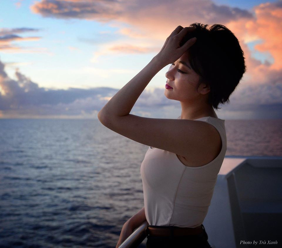 Ở tuổi 35, nhan sắc của Hoa hậu Việt Nam 2004 gần như chẳng vương nét thời gian, trái lại còn mặn mà, đằm thắm, quyến rũ hơn.