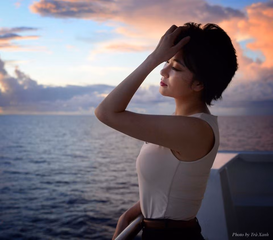 Ở tuổi 35, nhan sắc của Hoa hậu Việt Nam 2004 gần như chẳng vương nét thời gian, trái lại còn mặn mà, đằm thắm, quyến rũ hơn.