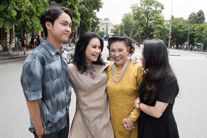 Hai con của Thanh Lam với chồng cũ là nhạc sĩ Quốc Trung - Thiện Thanh và Quang Đăng - đều thừa hưởng năng khiếu nghệ thuật từ cha mẹ. Quang Đăng sinh năm 1998 du học chuyên ngành piano tại Canada. Cậu sớm bộc lộ năng khiếu nghệ thuật và giành nhiều giải thưởng từ khi còn nhỏ.