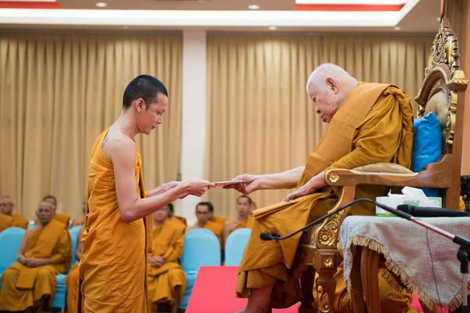 Tháng 5/2013, Nattee xuống tóc tại chùa Wat Liab thuộc tỉnh Songkhla - quê nhà của cựu Hoa hậu chuyển giới và lấy pháp danh là Sonwi Nathi. Giải thích về quyết định nương nhờ chốn Phật môn, sư thầy Sonwi cho biết quyết định xuất gia của mình không phải là việc làm bồng bột, chạy trốn cuộc sống mà xuất phát từ sự yêu thích giáo lý nhà Phật và nguyện vọng trở thành sư thầy từ khi còn nhỏ với mong muốn báo đáp ơn sinh thành, dưỡng dục của cha mẹ. “Tôi muốn trở thành nhà sư trong suốt phần đời còn lại. Tôi luôn sẵn sàng bỏ lại mọi thứ thuộc về thế giới cũ của mình ở phía sau”, sư thầy chia sẻ.