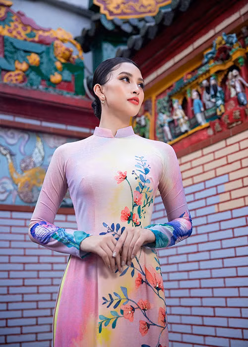 Bên cạnh đó, Tiểu Vy tiếp tục hành trình lan tỏa yêu thương, tham gia các hoạt động thiện nguyện.