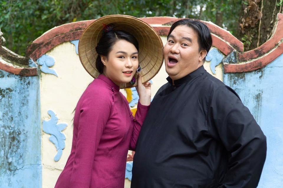 Nữ diễn viên trẻ từng bật khóc, cố gắng không nói gì khi bị cô giáo hỏi mình là con của ai: “Con không muốn bị mọi người cho rằng cha là nghệ sĩ nên được học ở đây, được khen, được cưng vì cha gửi gắm. Nhưng thật sự là không phải, tự con cố gắng mà”.