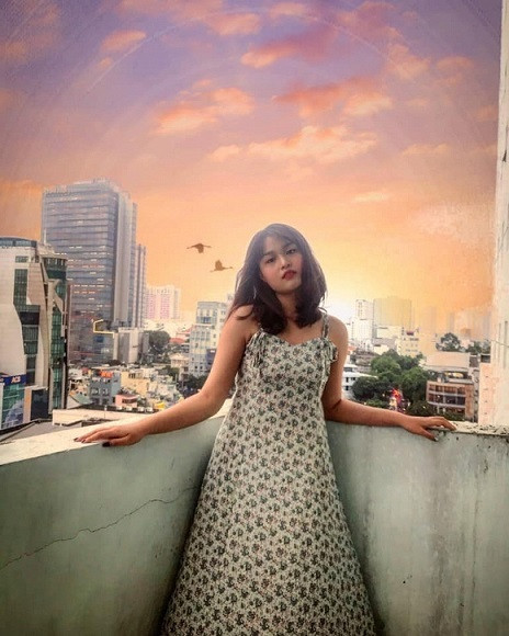 Đời thường, con gái của nghệ sĩ Hoàng Mập cũng chăm chút bản thân với phong cách thời trang nữ tính, điệu đà đúng lứa tuổi.