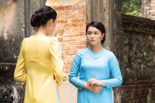 Nữ diễn viên trẻ cũng từng tham gia một số dự án phim truyền hình như: Nhà ông Hoàng có ma, Khu vườn bí ẩn, Thập tự hoa... và được đề cử hạng mục diễn viên triển vọng.