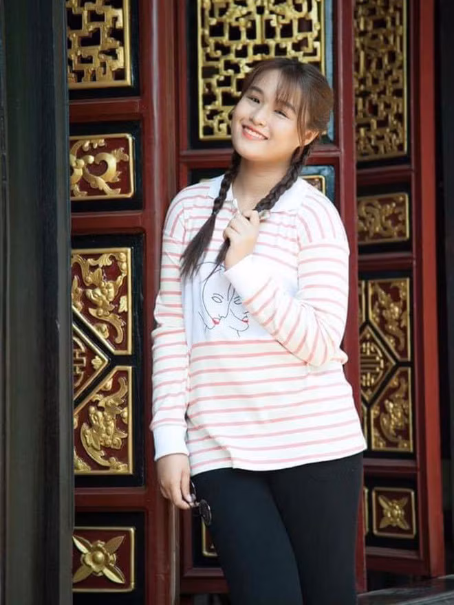  Con gái Hoàng Mập hiện đang theo học Đại học Sân khấu điện ảnh, chuyên ngành diễn viên.