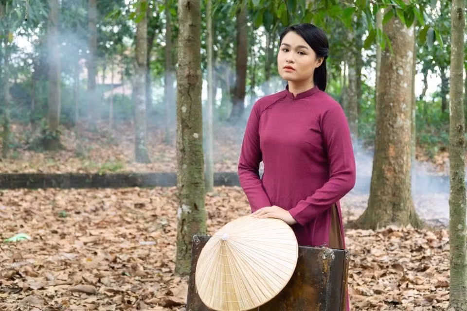 Tuổi 21 đã tham gia đóng chính cho các dự án phim ảnh, Khánh Trinh bảo đa số đều là do cô chủ động đến casting chứ không nhờ bố giới thiệu để có vai thuận lợi.