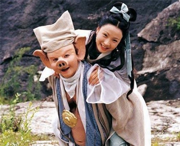 Từ Tranh có thể coi là phiên bản Trư Bát Giới đáng yêu nhất, thông minh nhất. Bộ phim "Chàng Trư si tình" năm ấy đạt tỉ suất người xem đáng nể, hơn nữa còn được đưa vào chương trình giảng dạy tại Đại học nghệ thuật Bắc Kinh. Cũng chính từ mối tình giữa Trư Bát Giới và nàng Tiểu Long nữ trong bộ phim này mà Từ Tranh cùng Đào Hồng đã trở thành một trong những cặp đôi "phim giả tình thật" của làng giải trí Hoa ngữ. Hiện tại cả hai đã kết hôn và có một cuộc sống vô cùng viên mãn.