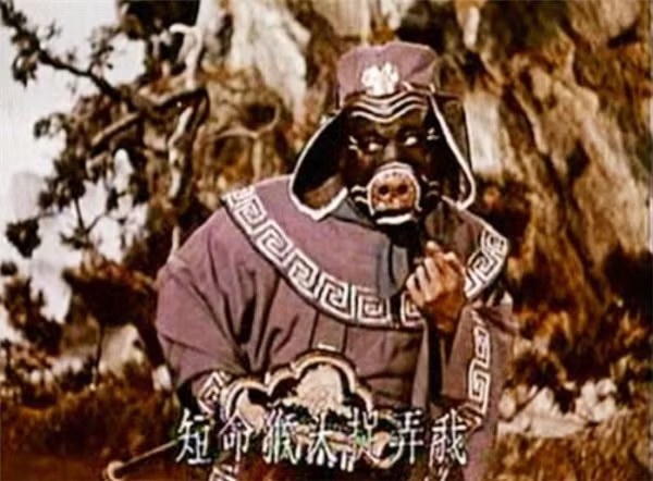 Ít ai biết diễn viên đầu tiên đóng vai Trư Bát Giới trong làng giải trí Trung Quốc là Thất Linh Đồng. Hình tượng Thất Linh Đồng được coi như nền móng để các bộ phim sau đó xây dựng hình ảnh Trư Bát Giới ngày một hoàn thiện hơn.