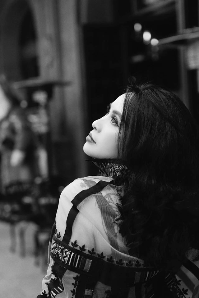 Nhiều năm qua, Thanh Lam không ít lần gây tranh cãi vì gu thời trang. Nhưng sắc vóc, thần thái của diva chưa bao giờ có ý kiến trái chiều. Thậm chí, càng lớn tuổi, Thanh Lam càng mặn mà, quyến rũ.