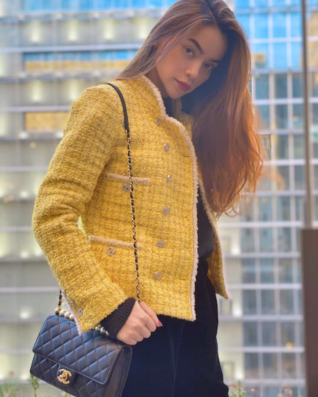 Ngoài thu nhập khủng từ cát-sê sự kiện, đi hát, công việc kinh doanh của "Nữ hoàng thị phi" một thời Hồ Ngọc Hà cũng mang về mức doanh thu 30 tỷ đồng/năm.