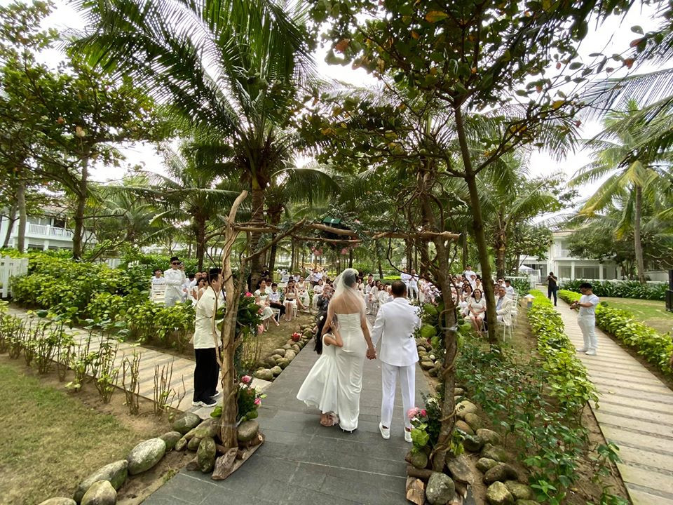 Hôn lễ của Xuân Lan được tổ chức riêng tư với khoảng 50 khách mời tại một resort ở Đà Nẵng.