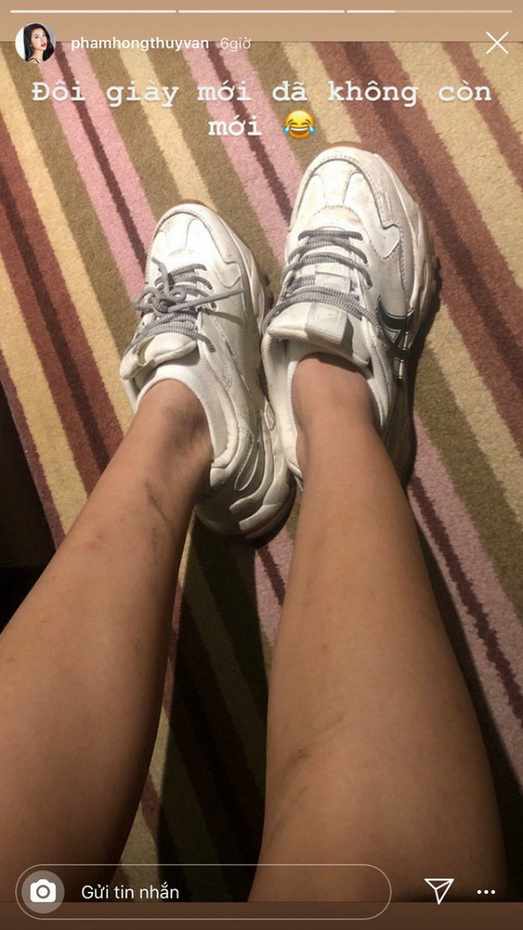 A hau Thuy Van gap su co do khoc do cuoi khi don nam moi-Hinh-2