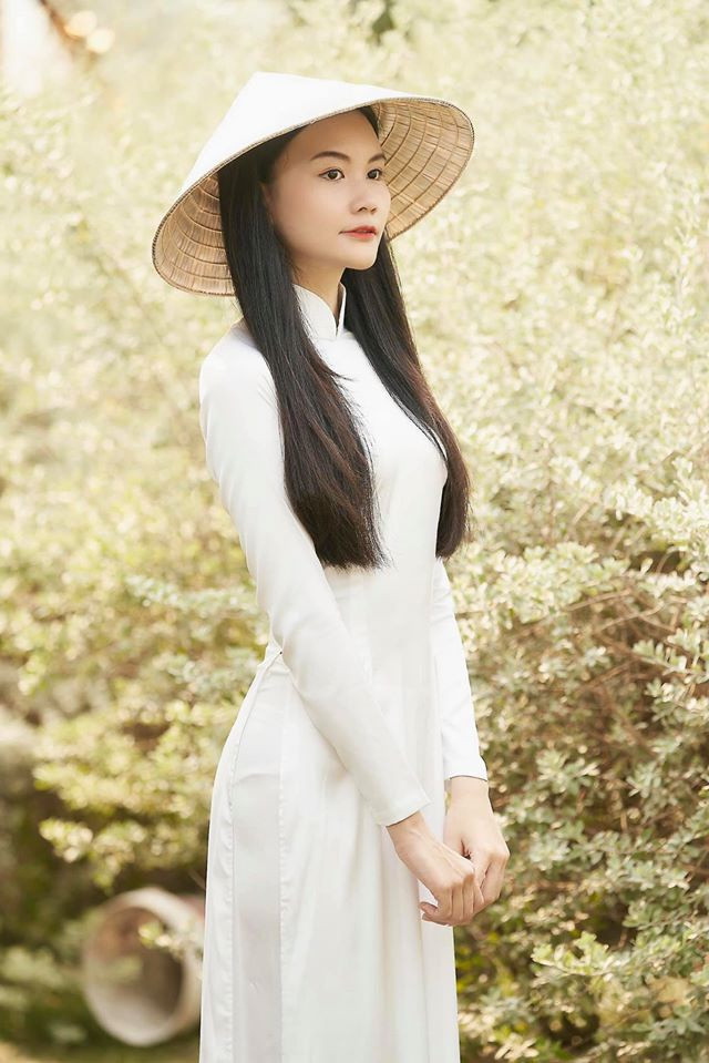 "Đến với đấu trường năm nay, tôi còn nhiều hạn chế nhưng sẽ hoàn thiện dần. Từ lúc gửi hồ sơ, tôi được gia đình, bạn bè động viên và mọi người hy vọng tôi sẽ tiến xa", Mẫu Nhi chia sẻ. Ảnh: FBNV.