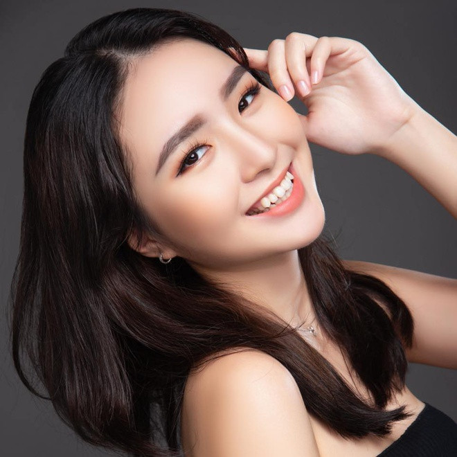 Theo như chia sẻ, Quỳnh Hoa đam mê hội họa và ca hát, bên cạnh đó cô còn biết chơi piano và đánh golf. Trước khi đi du học, cô đậu IELTS 6.0 và đang học tập tiếp để thi lại với mục tiêu 7.0. Ảnh: FBNV.