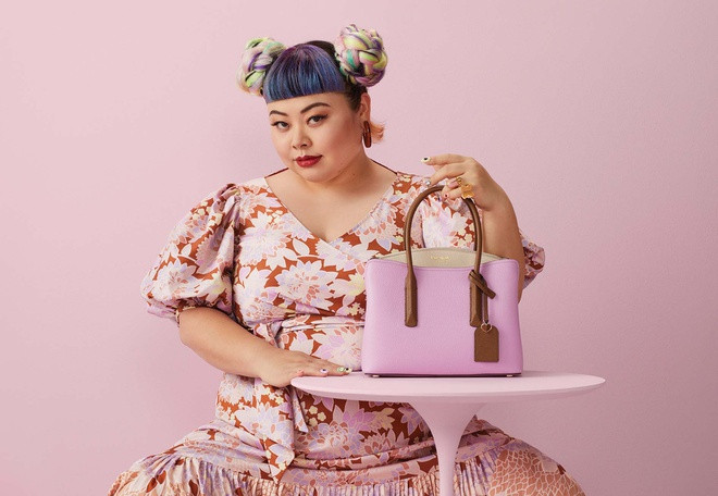 Naomi Watanabe ra mắt trên màn ảnh nhỏ thông qua show thực tế có tên Waratte Iitomo! vào năm 2008. Tại đây, cô hát nhép và bắt chước những điệu nhảy của giọng ca nổi tiếng Beyoncé trong bài hát chủ đề của bộ phim Dreamgirls. Ở xứ hoa anh đào, hiếm ai có thể bắt chước Beyoncé một cách lôi cuốn như Naomi Watanabe. Kể từ đó, tên tuổi cô gắn liền với danh xưng “Beyoncé Nhật Bản”.