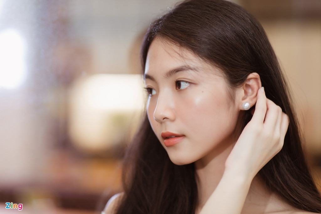 "Tôi là người ít nói, chưa thực sự cởi mở ở đám đông và tôi nghĩ mình cần khắc phục điều này. Hoa hậu Việt Nam không chỉ là cuộc thi mà còn là sân chơi, tôi nghĩ mình sẽ học được nhiều điều ở đây", Thủy Tiên nói.