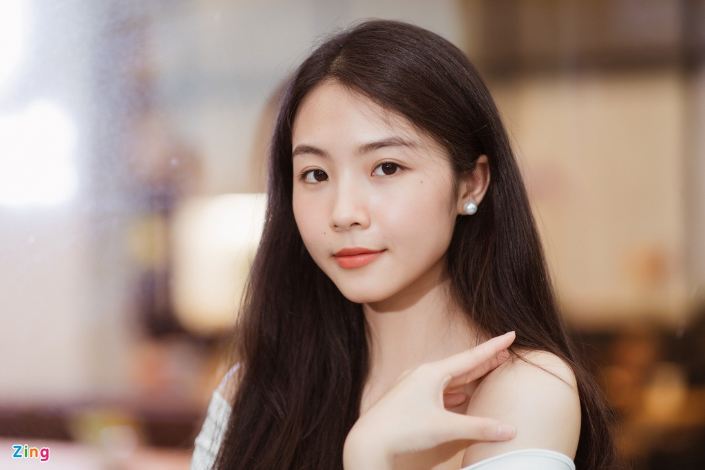 Thủy Tiên là cô gái gốc Hà Nội nhưng sinh ra và lớn lên tại TP.HCM. Hiện tại, cô theo học năm thứ ba tại Đại học Kinh tế Luật - Đại học Quốc gia TP.HCM. Chia sẻ về lý do quyết định thử sức ở cuộc thi Hoa hậu Việt Nam, 10X cho hay cô ấp ủ ước mơ dự thi Hoa hậu từ khá lâu nhưng chưa đủ tự tin. Sau thời gian dài trau dồi kiến thức, tập luyện để giữ dáng, Tiên cảm thấy hài lòng với mình ở hiện tại và thoải mái bước vào cuộc thi này.