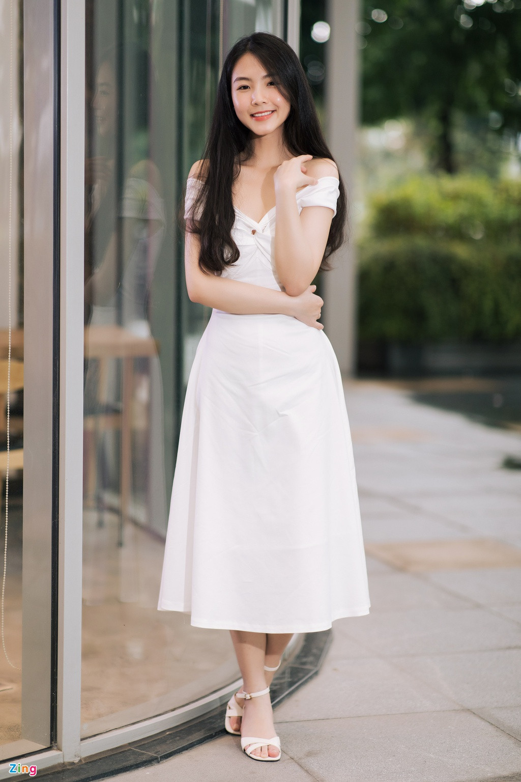 "Giữ dáng là cả quá trình, không phải ngày một ngày ai mà thành công. Tôi cũng đấu tranh nội tâm rất dữ để có thể ăn uống khoa học nhất. Tôi tin vào câu nói đẹp tự nhiên nhưng không tự nhiên mà đẹp", Thủy Tiên chia sẻ.