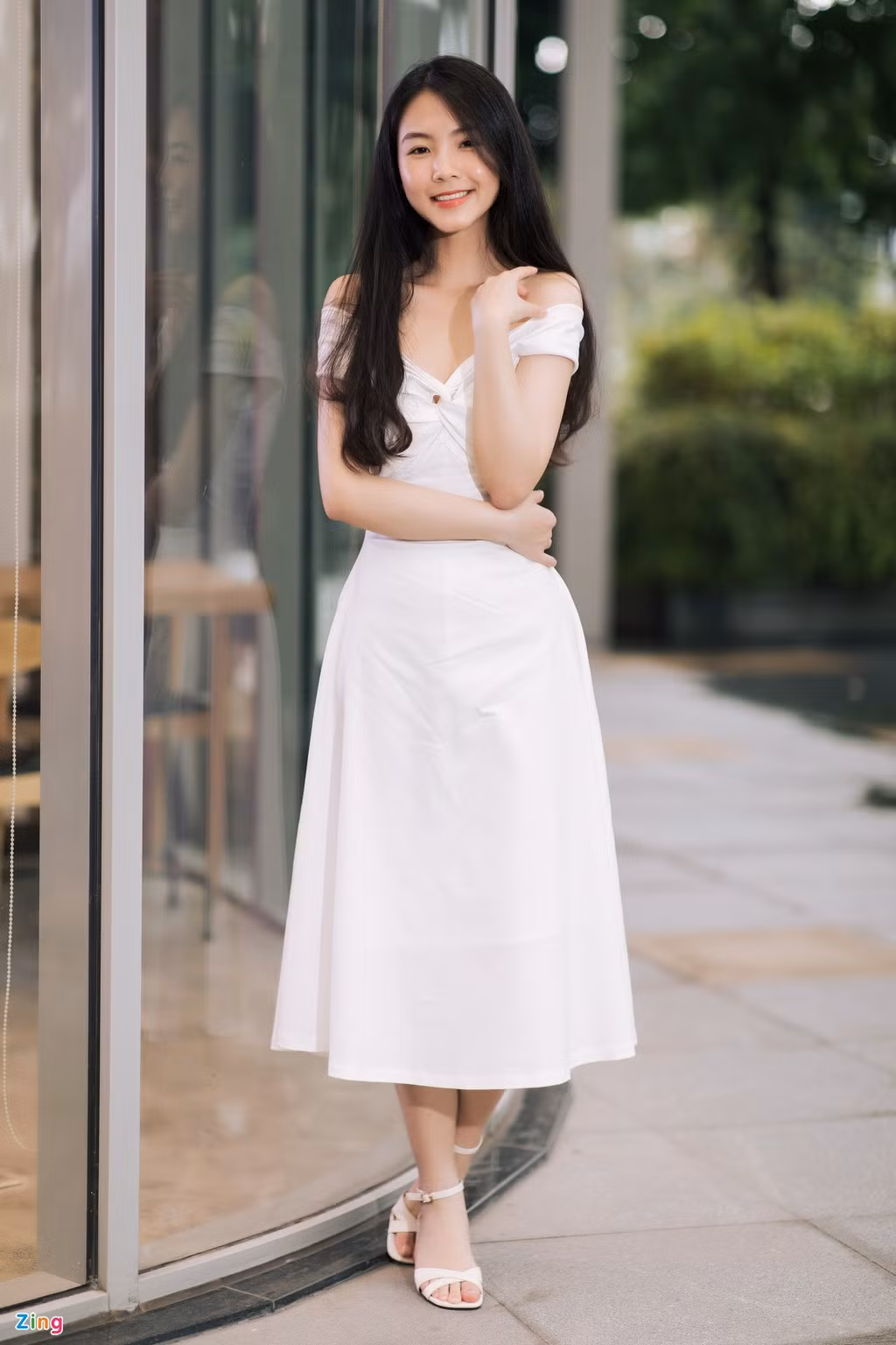 "Giữ dáng là cả quá trình, không phải ngày một ngày ai mà thành công. Tôi cũng đấu tranh nội tâm rất dữ để có thể ăn uống khoa học nhất. Tôi tin vào câu nói đẹp tự nhiên nhưng không tự nhiên mà đẹp", Thủy Tiên chia sẻ.