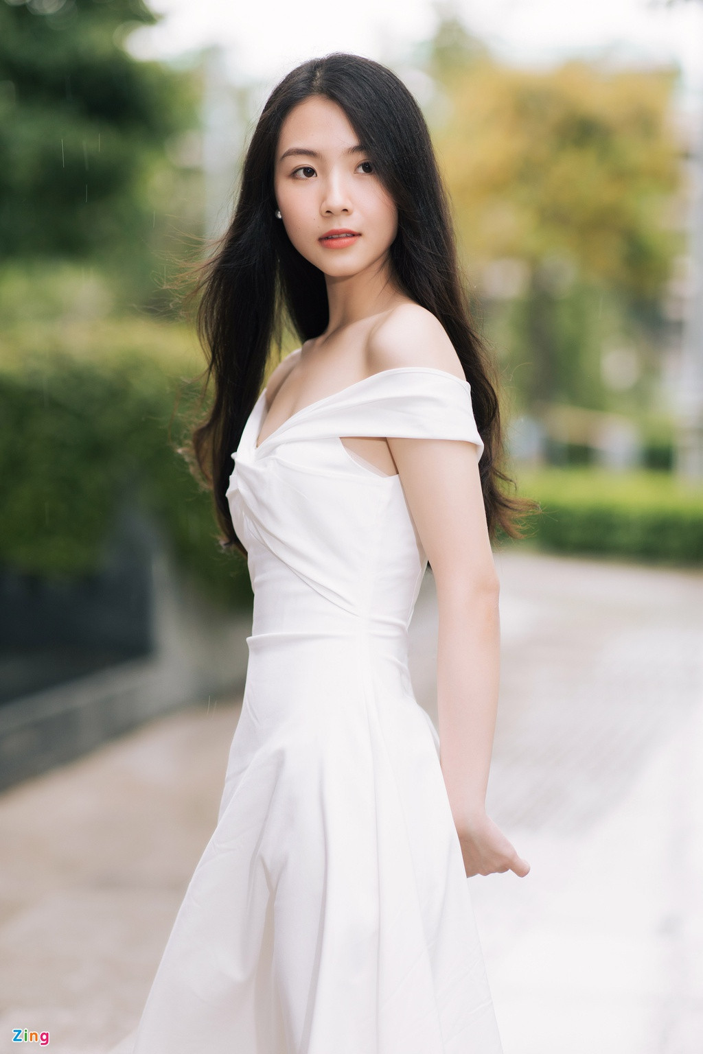 Bên cạnh đó, người đẹp 10X cho biết cô ngưỡng mộ Lương Thùy Linh.